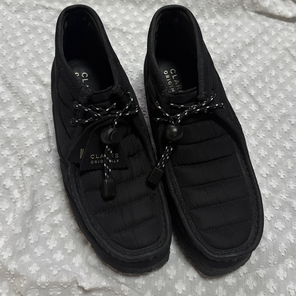 Clarks Wallabee Black Quilted Boots size 10 - Picture 7 of 13